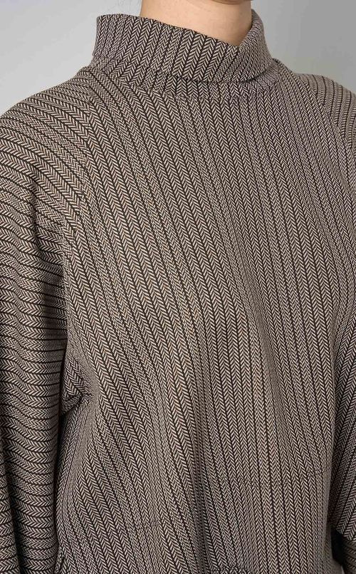 コクーンタートルネックトップス