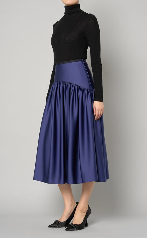 くるみボタンサテンフレアスカート