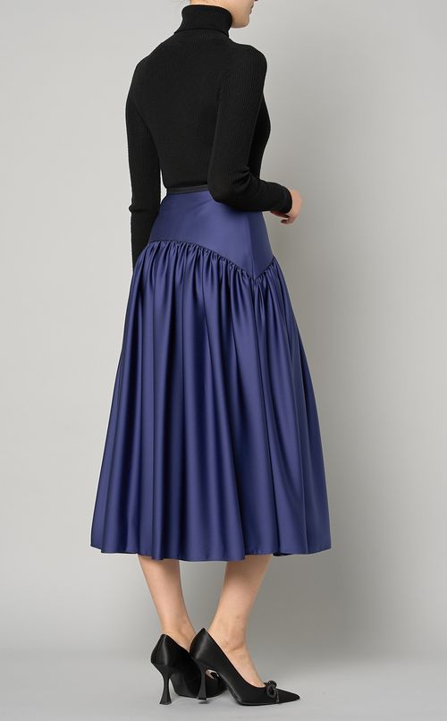 くるみボタンサテンフレアスカート