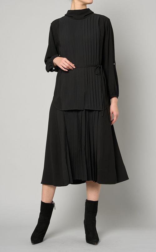 フロントプリーツロングスリーブドレス