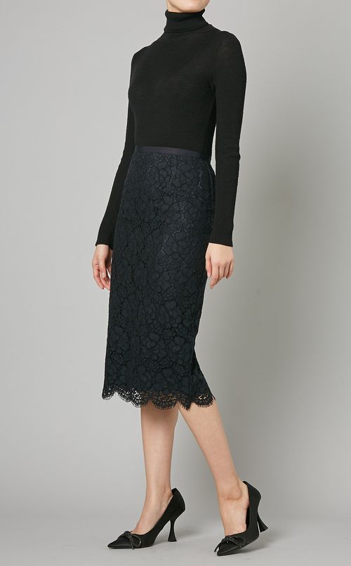 スカラップヘムレーススカート