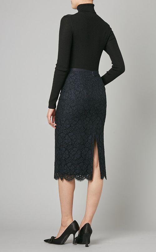 スカラップヘムレーススカート