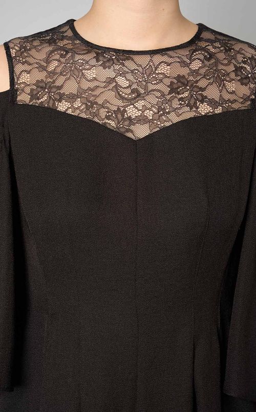 オープンショルダーレースドレス