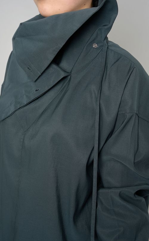 デザインネックロングスリーブブラウス