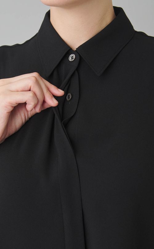 パウダークレープノースリーブシャツ