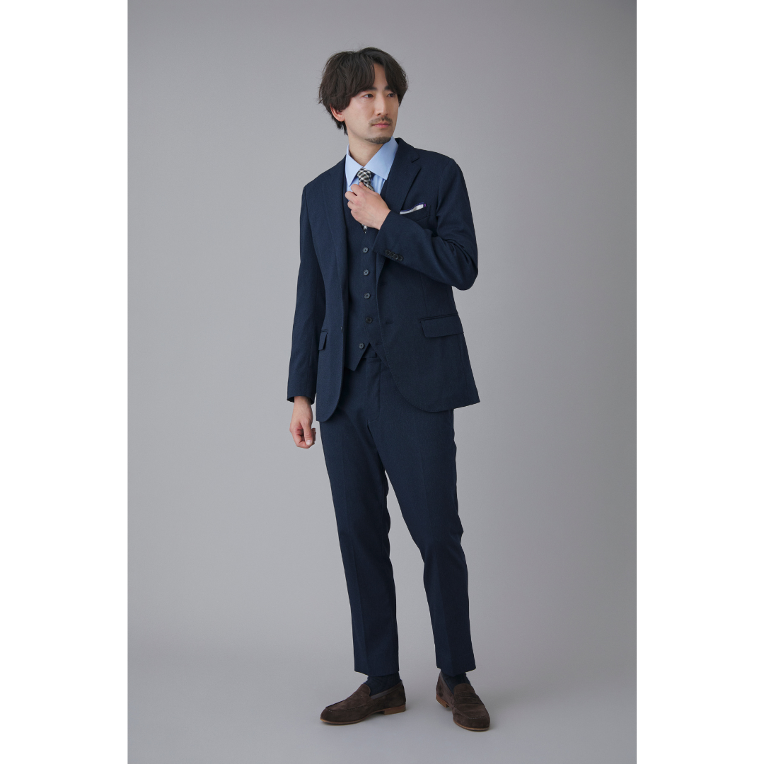 ネイビーセットアップの卒園式・卒業式にふさわしいパパコーデ