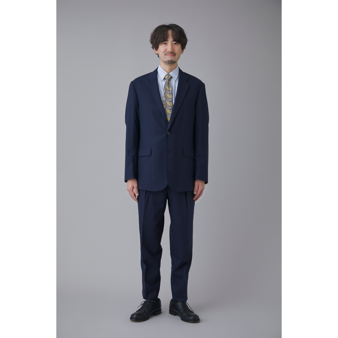 ネイビーのセットアップを使用した入園式・入学式にふさわしいパパコーデ