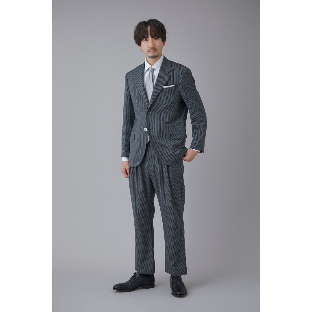 グレーのセットアップを使用した入園式・入学式にふさわしいパパコーデ