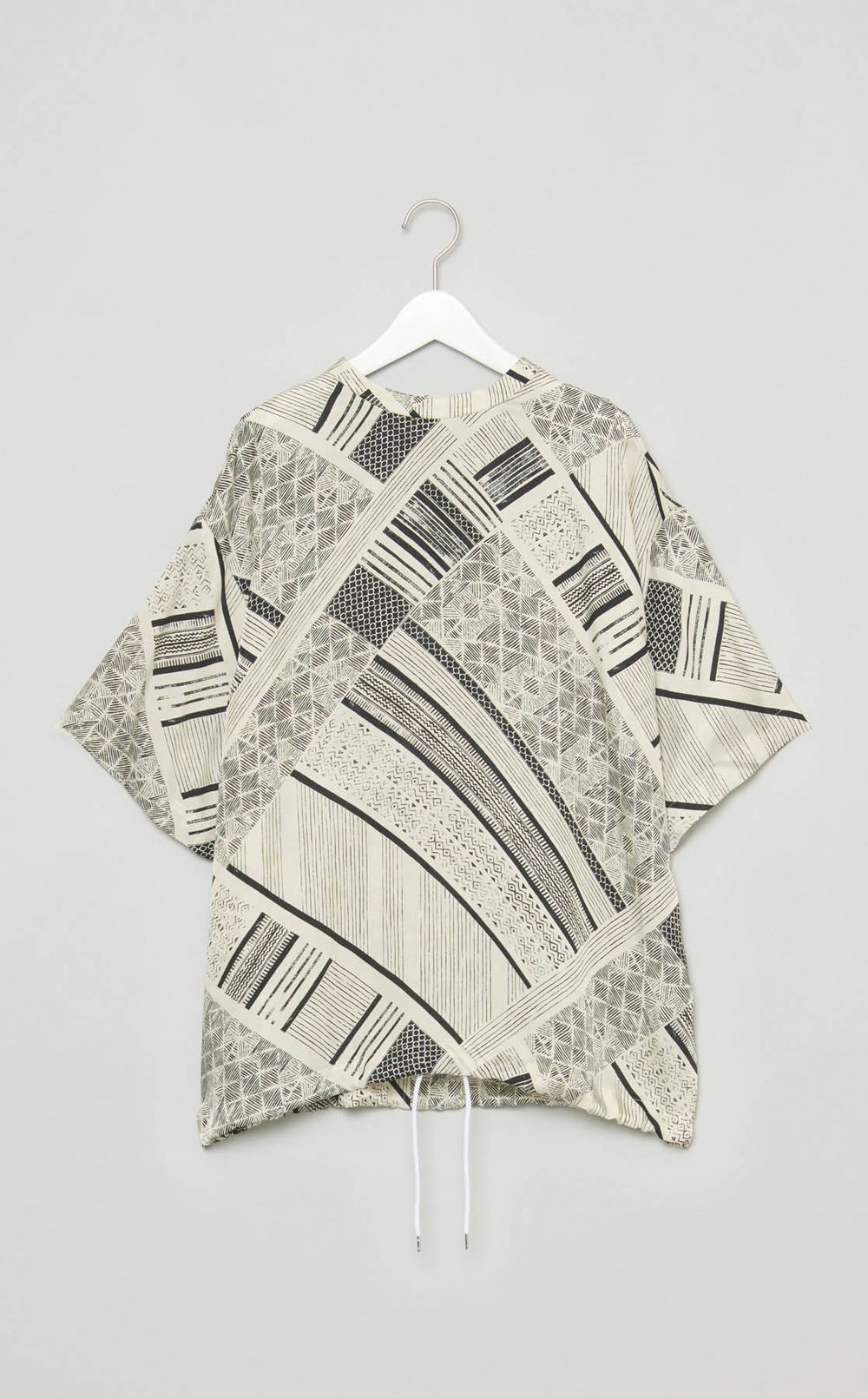 トライバル柄オーバーTシャツ