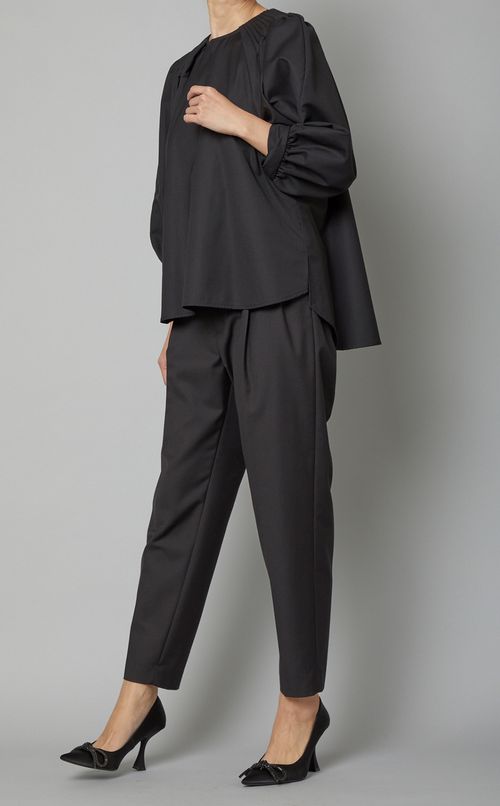 パフスリーブブラウス