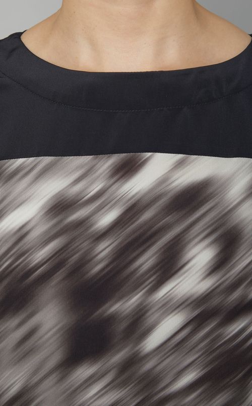 ドロップショルダープリントプルオーバー