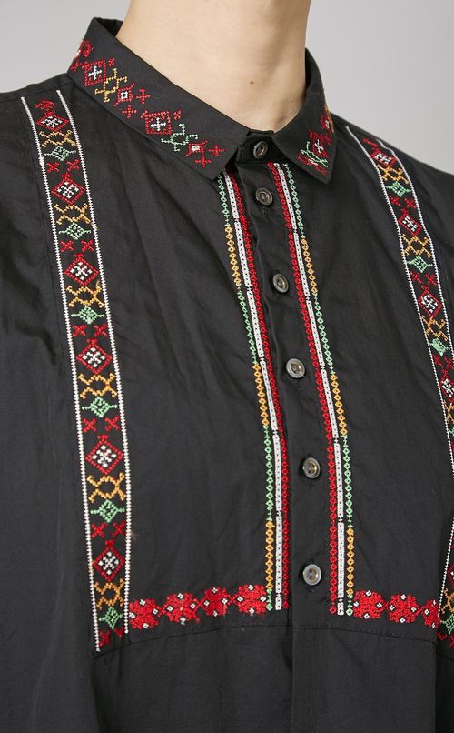 チロリアン刺繍フレアブラウス