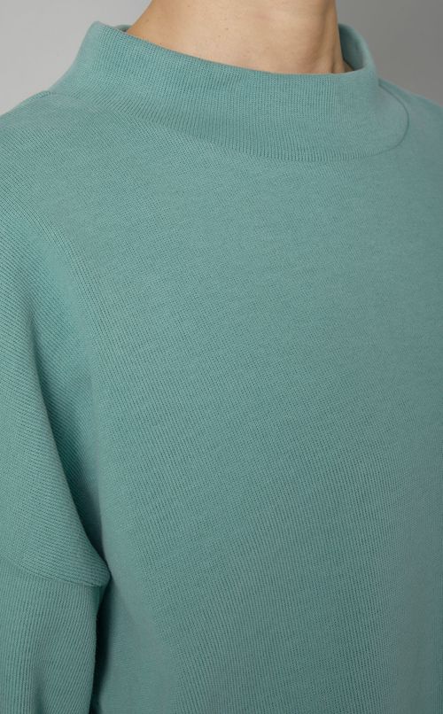 モックネックレイヤードプルオーバー