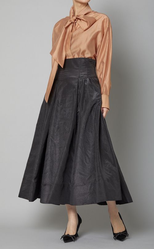 タフタフレアスカート