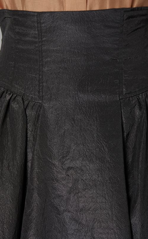 タフタフレアスカート