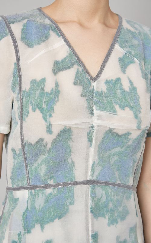 オーガンジーフラワーVネックブラウス