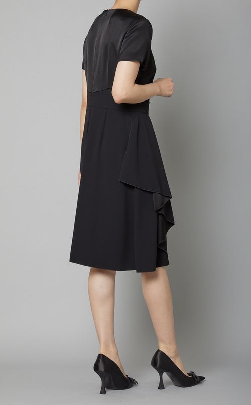 サテン切替ショートスリーブワンピース