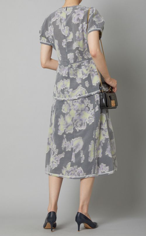 オーガンジーフラワーVネックブラウス