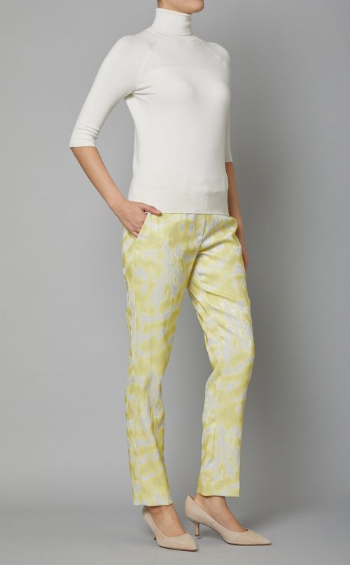 プリントセンタープレステーパードパンツ