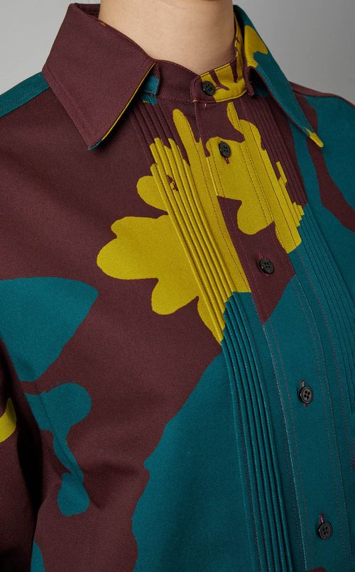 モチーフ付き配色ブラウス