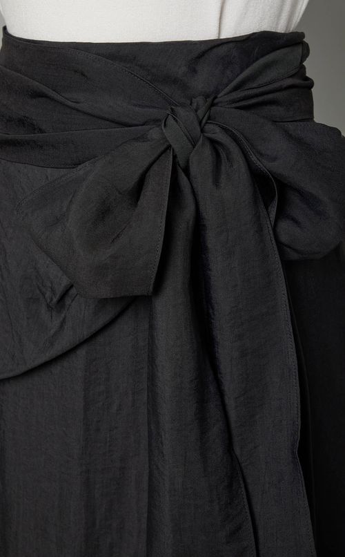 シルキードレープタックミディスカート