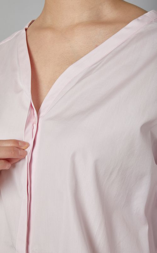 Vネックノーカラーシャツ