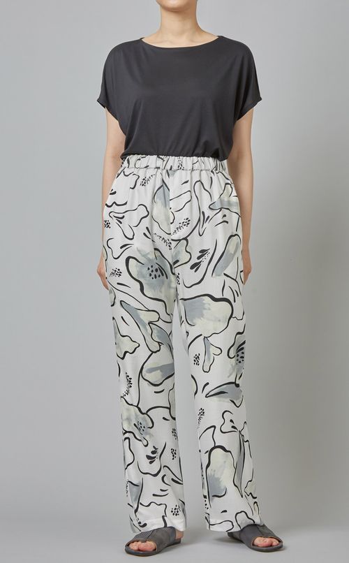 フローラルプリントイージーフレアパンツ