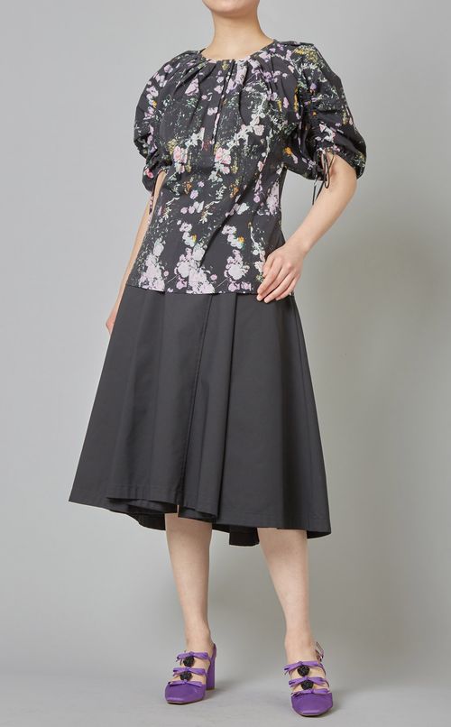 シャーリングスリーブプリントブラウス