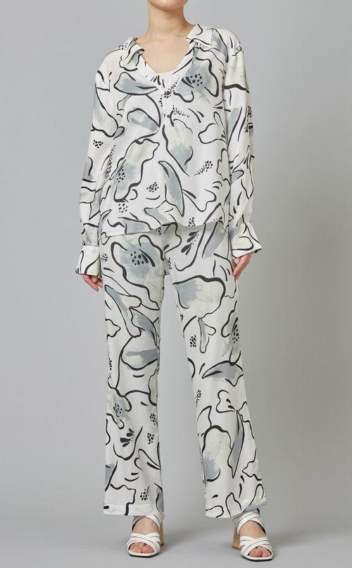 フローラルプリントイージーフレアパンツ