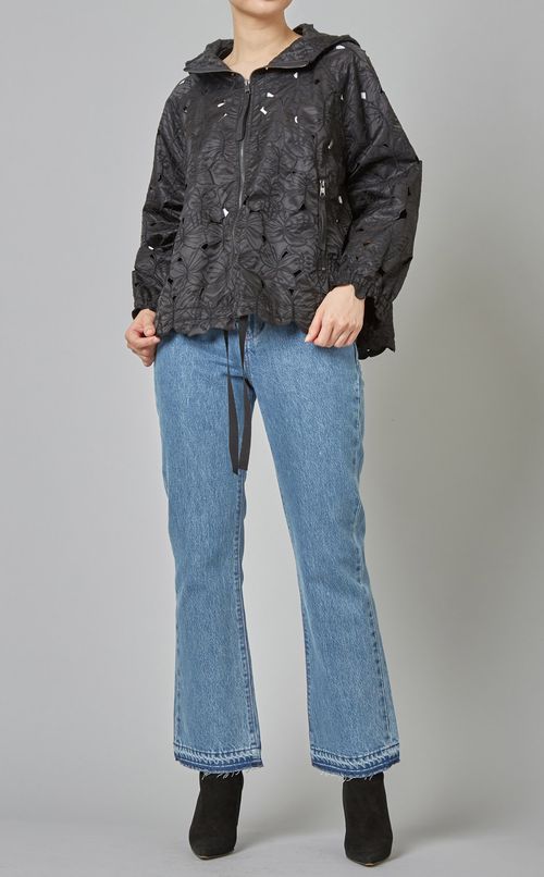 バタフライカット刺繍ジャケット