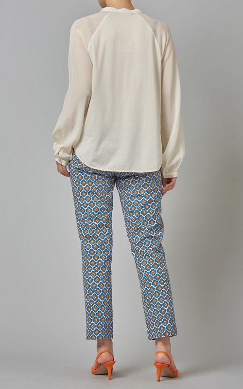 フロントフリルプルオーバーブラウス