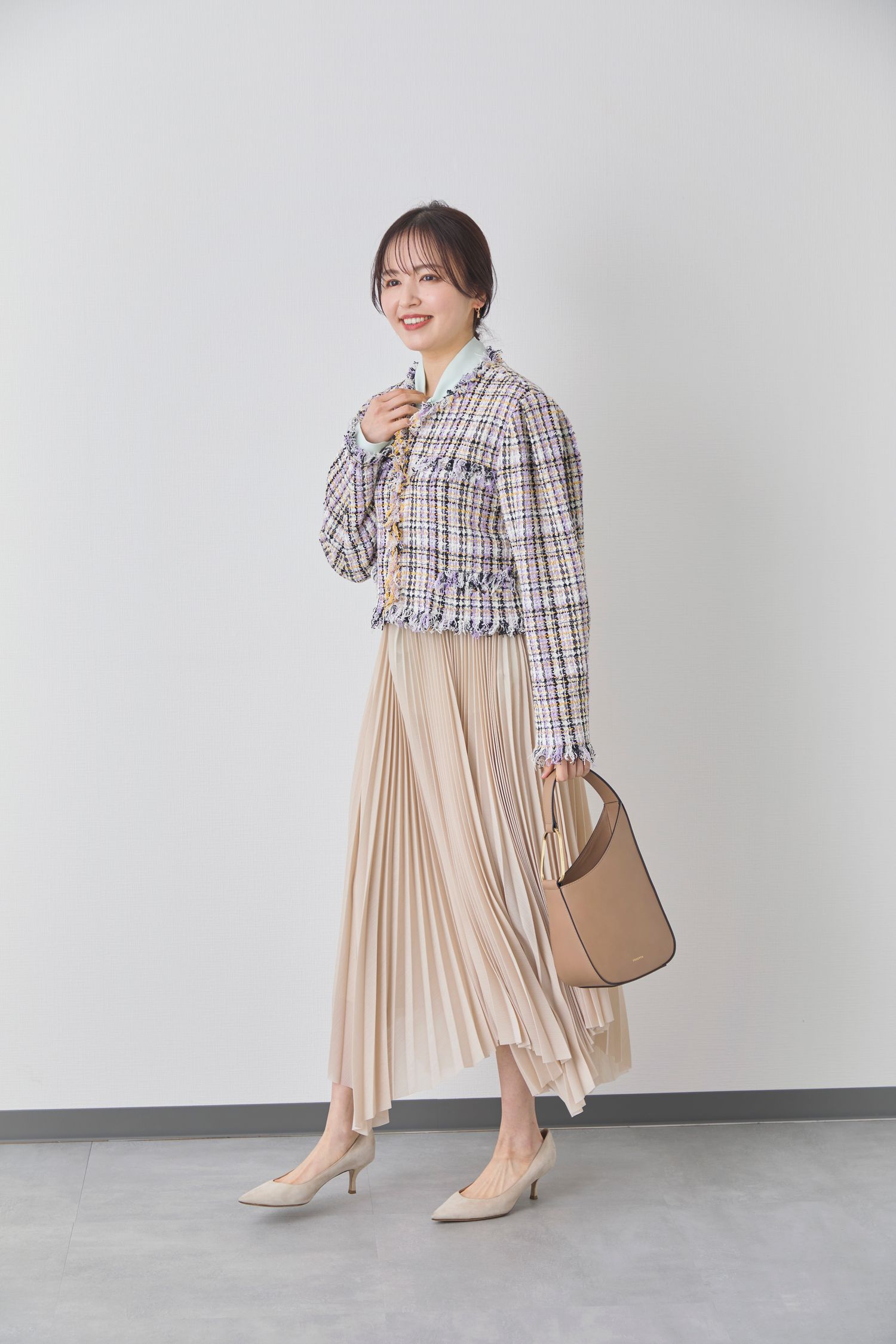 春アウター・ツイードジャケットのオフィスカジュアルコーデ