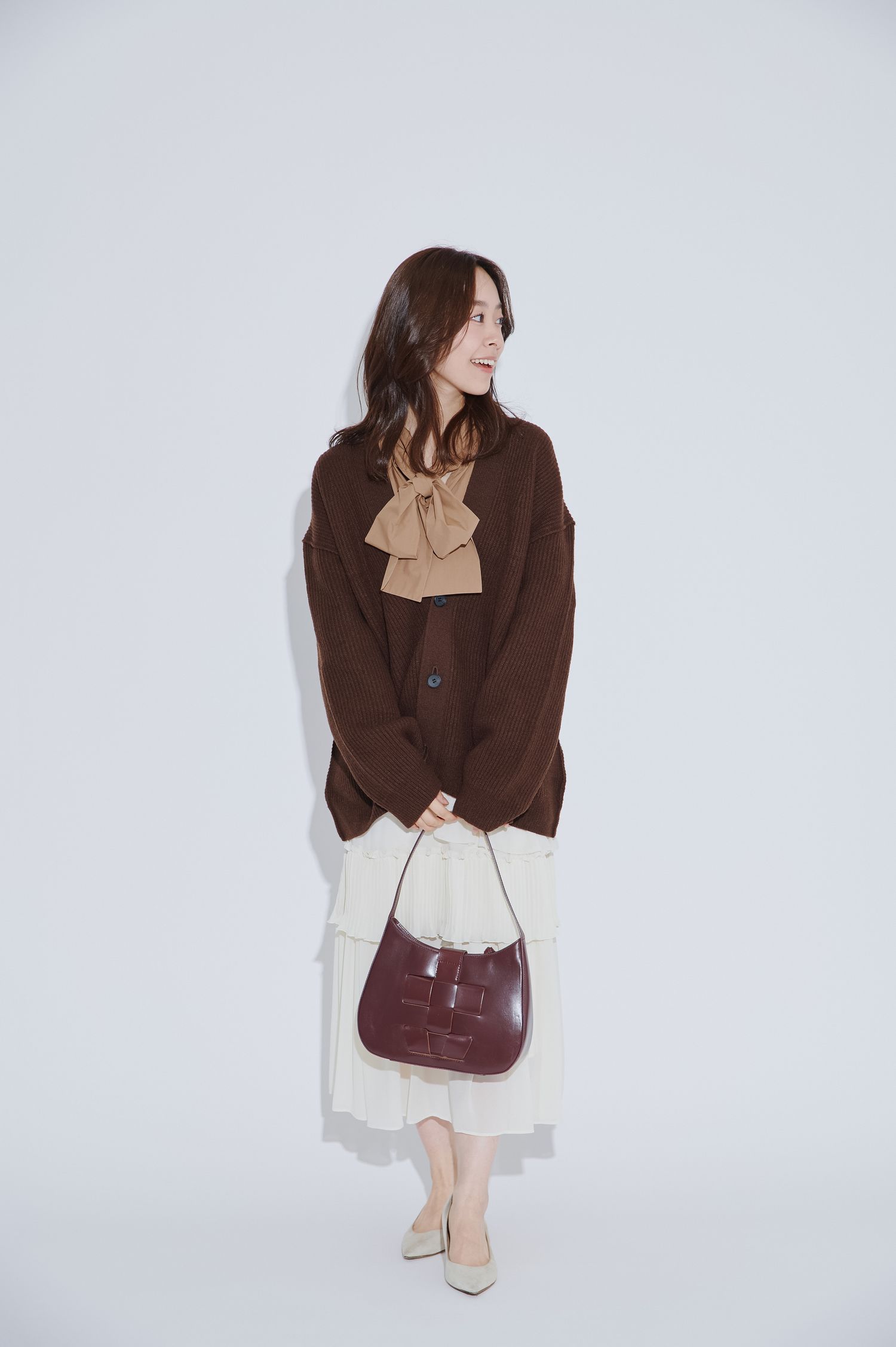 春アウター・カーディガンの休日おでかけコーデ