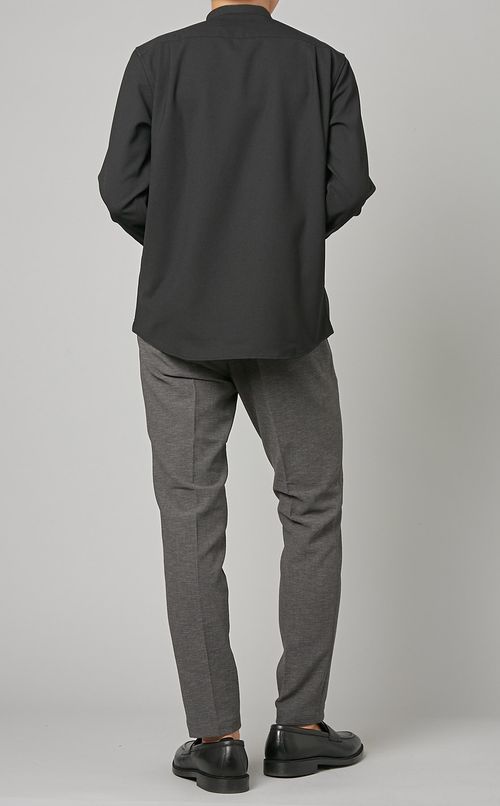 ロゴ刺繍ノーカラーシャツ