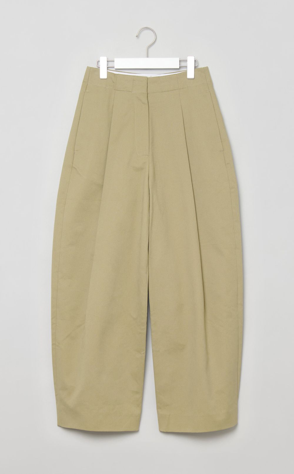 タッククロップドチノパンツ