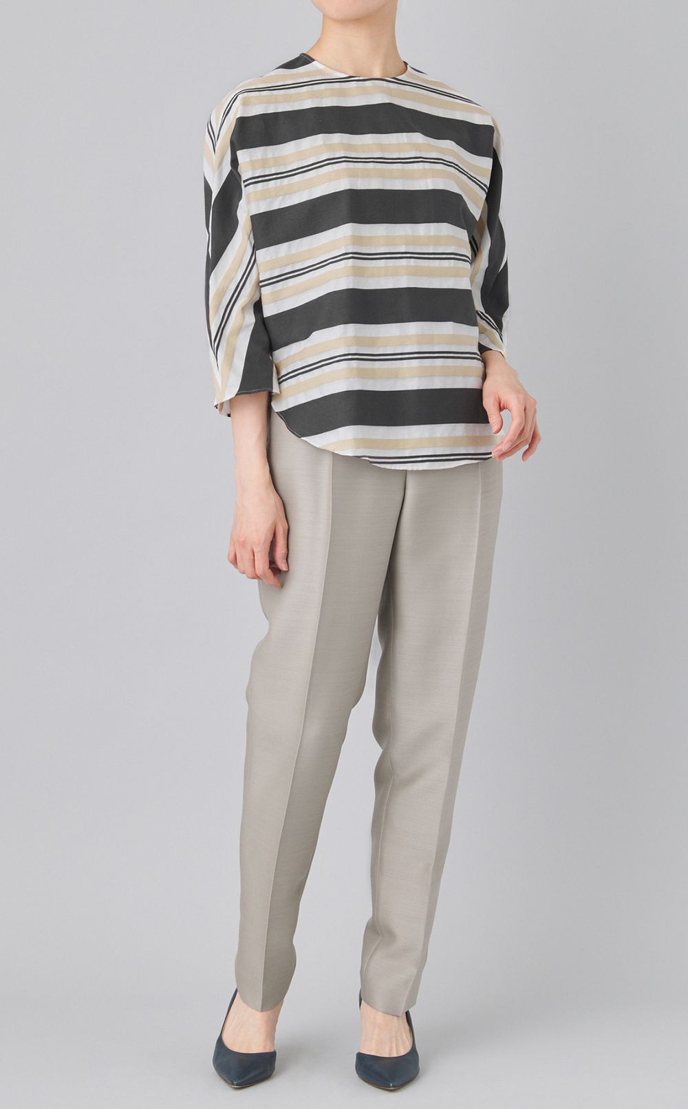 センタープレステーパードパンツ