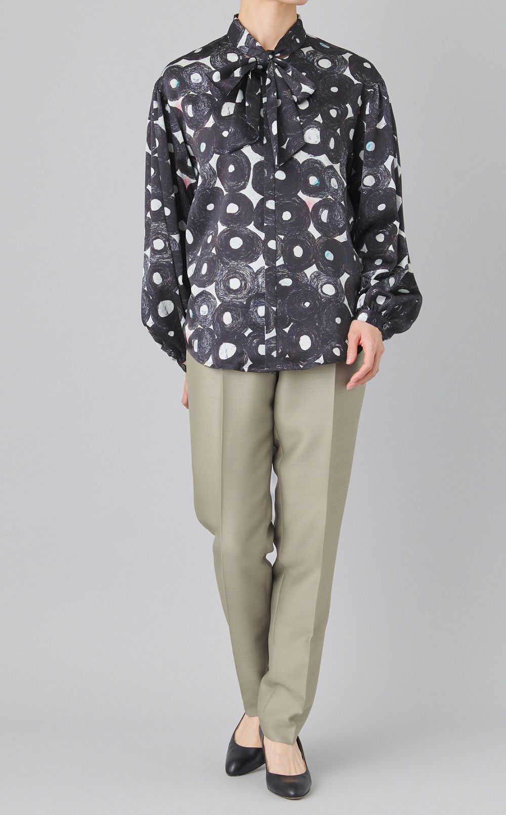 センタープレステーパードパンツ