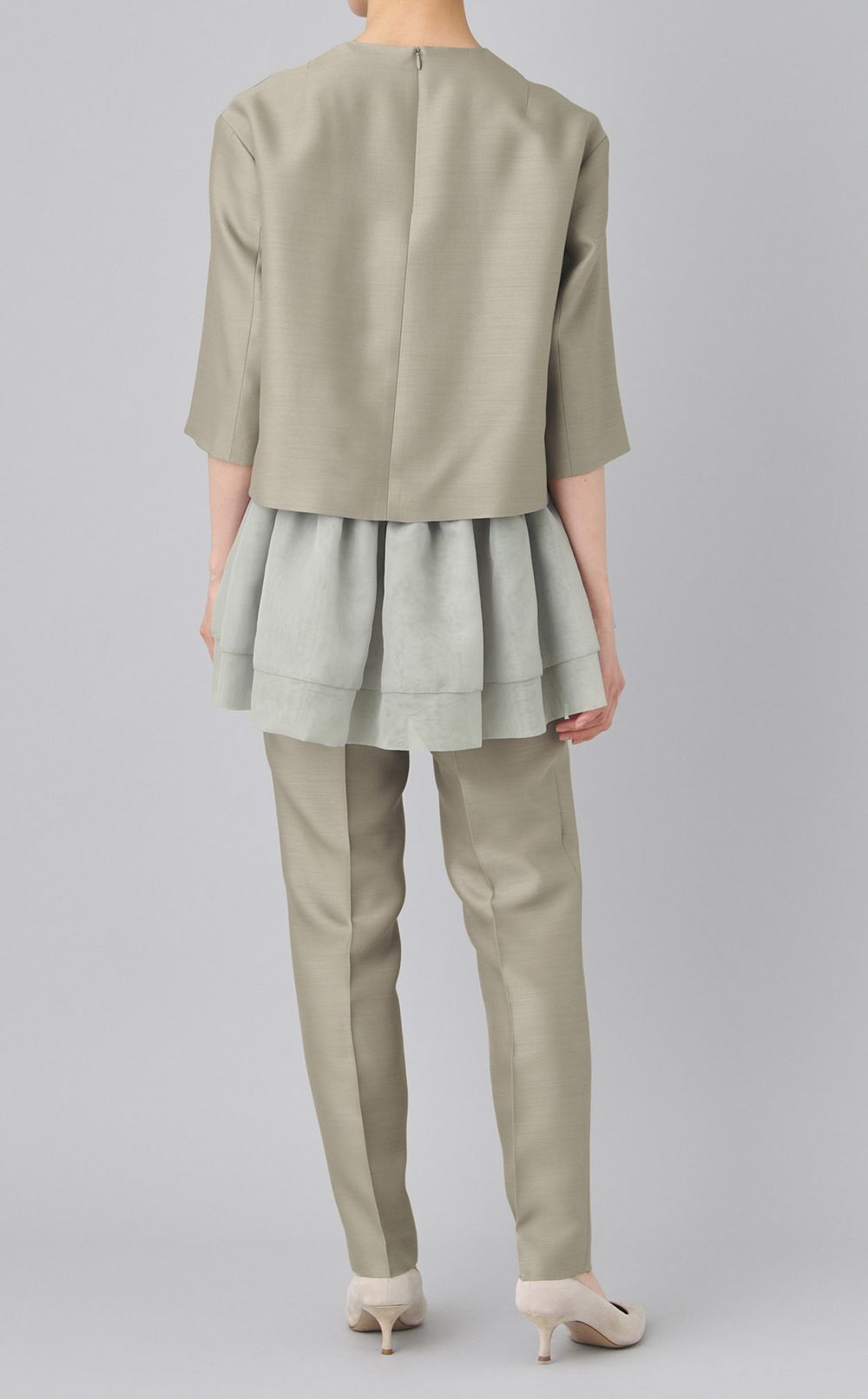 センタープレステーパードパンツ