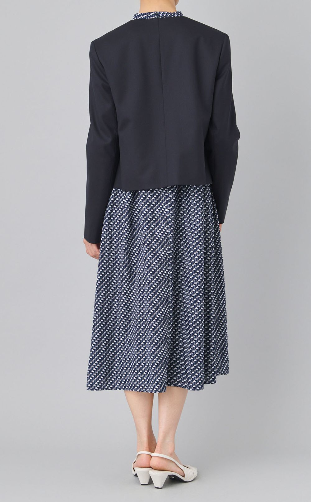 クルーネックショートジャケット