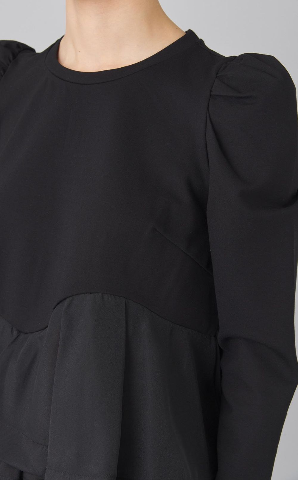 ペプラムドッキングプルオーバー