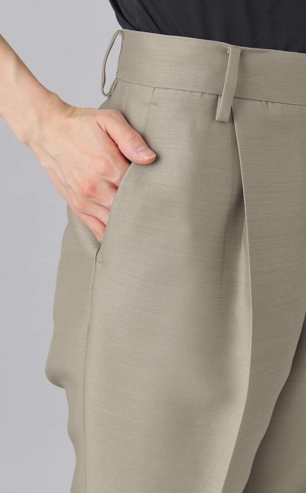 センタープレステーパードパンツ