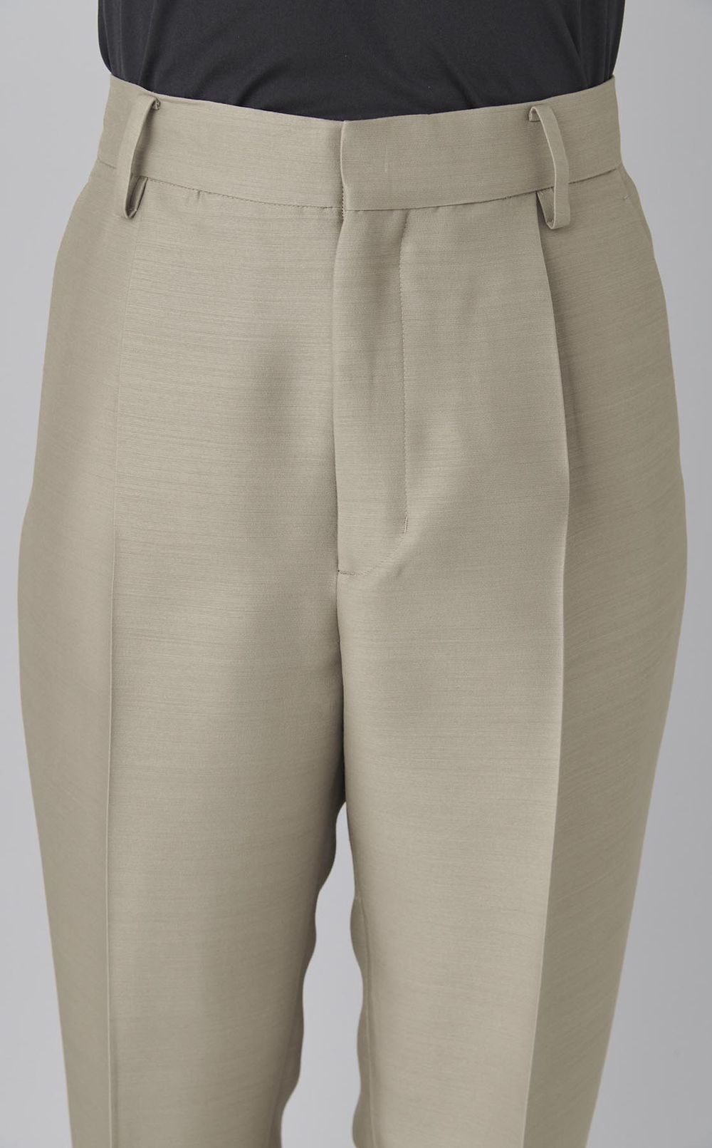 センタープレステーパードパンツ