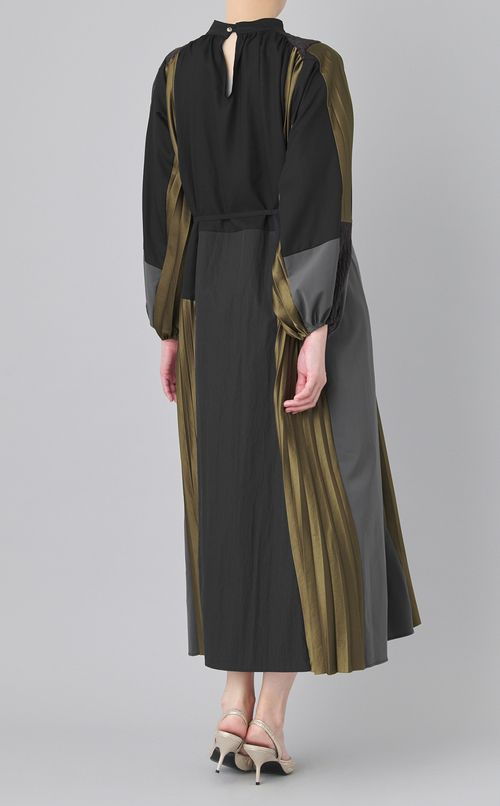 【reADdress】HIGH-NECK PANELED DRESS