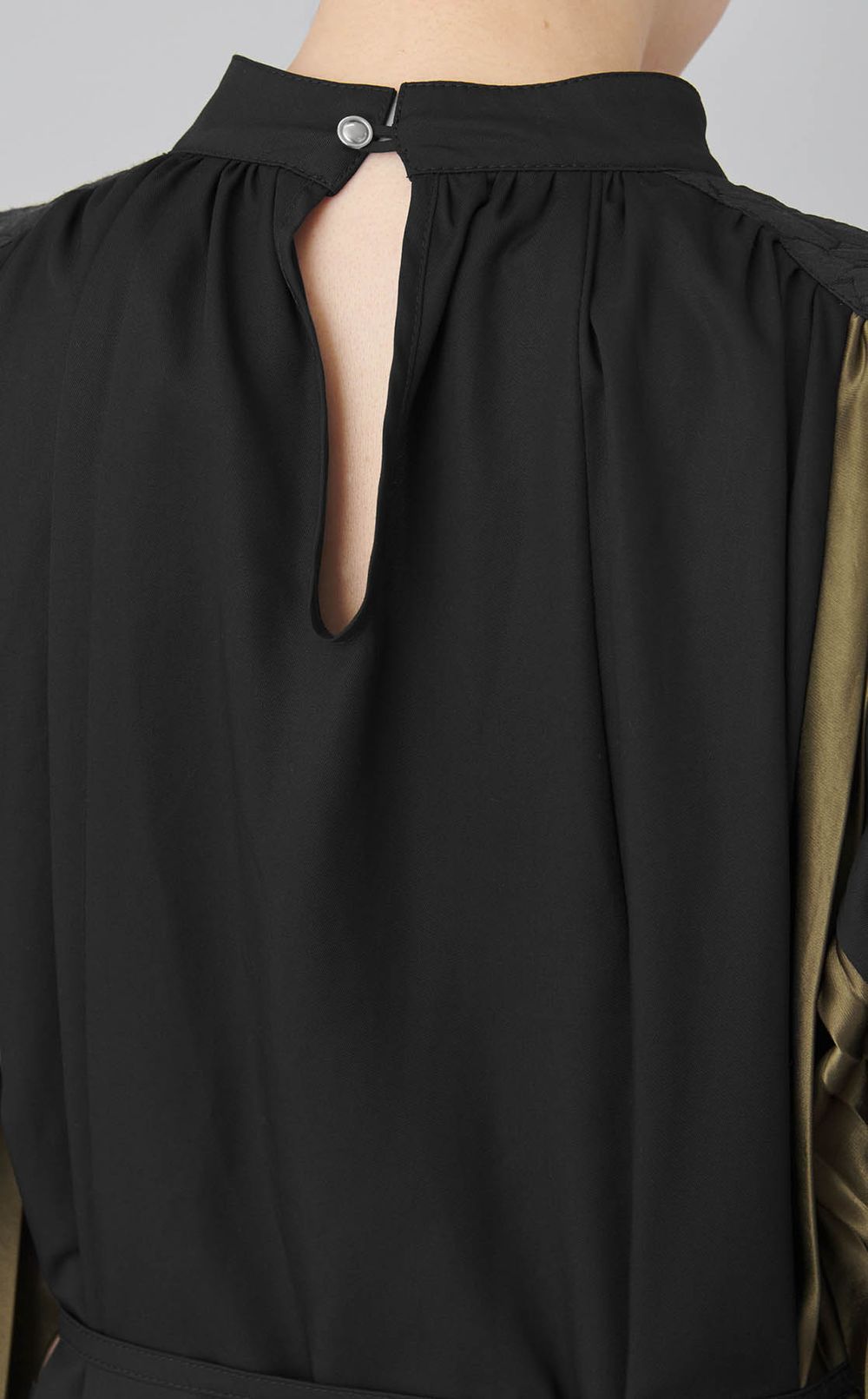 【reADdress】HIGH-NECK PANELED DRESS