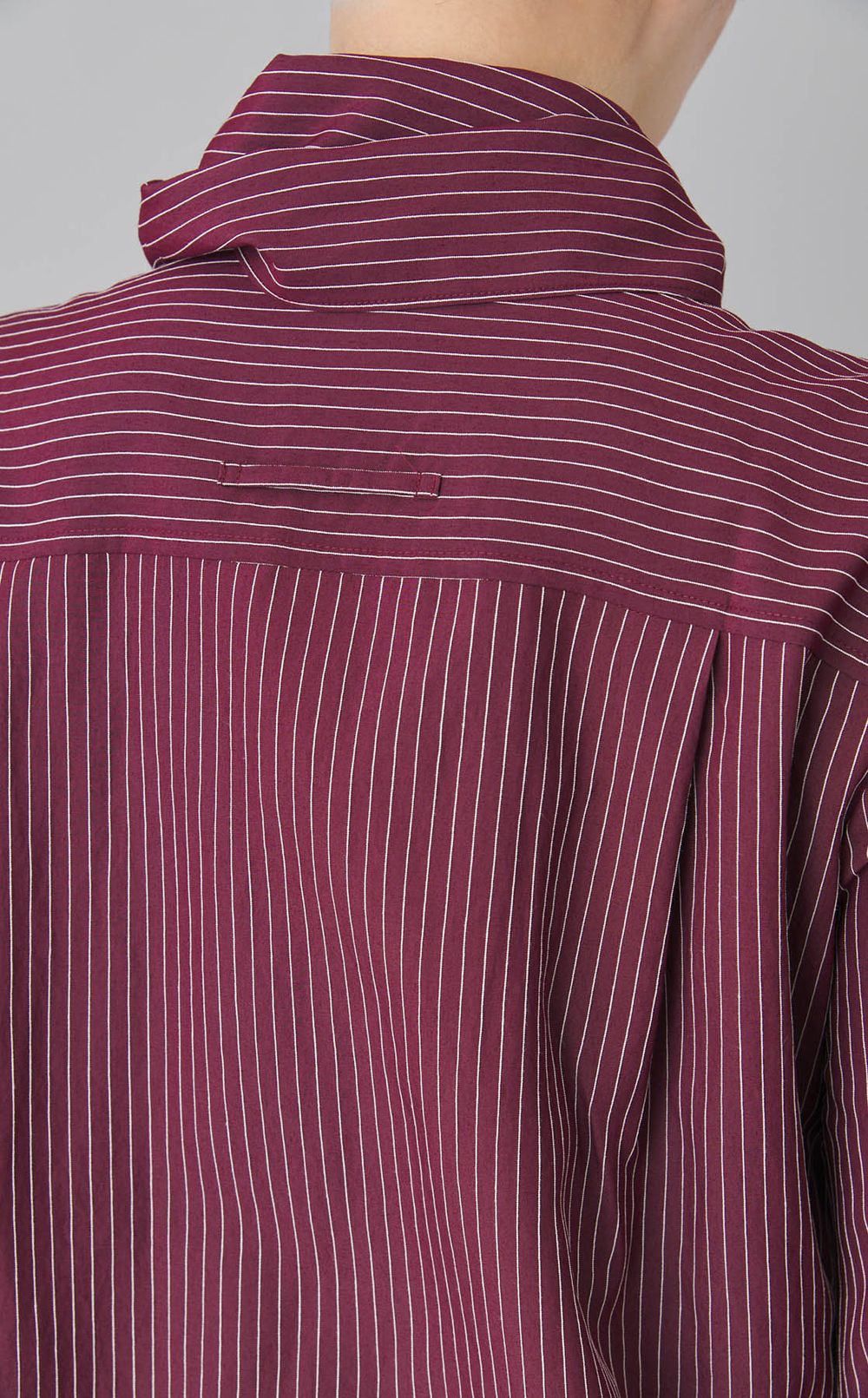 スカーフ付ピンストライプシャツ