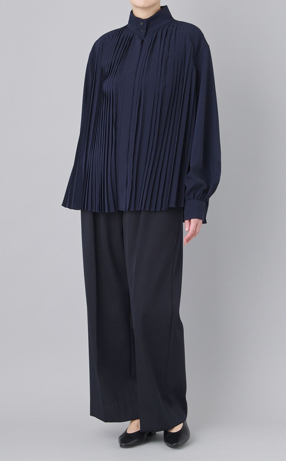 スタンドカラープリーツシャツ