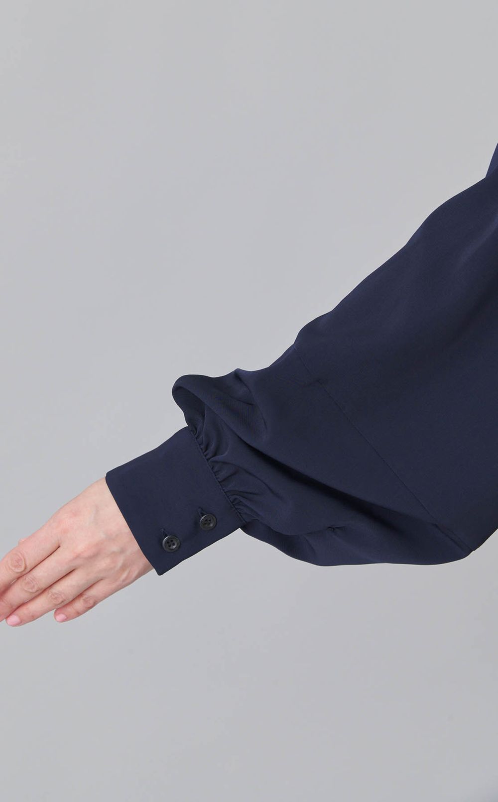 スタンドカラープリーツシャツ