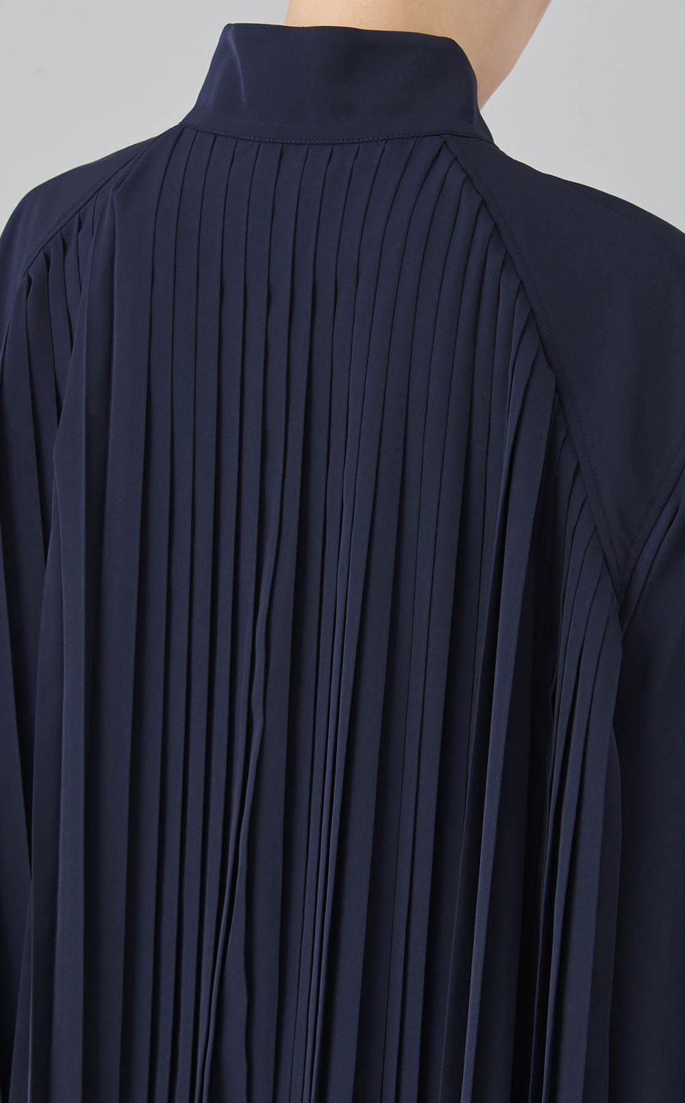 スタンドカラープリーツシャツ