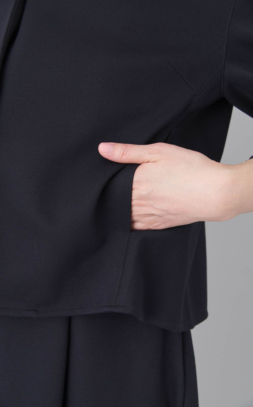 アムンゼンバックペプラムジャケット