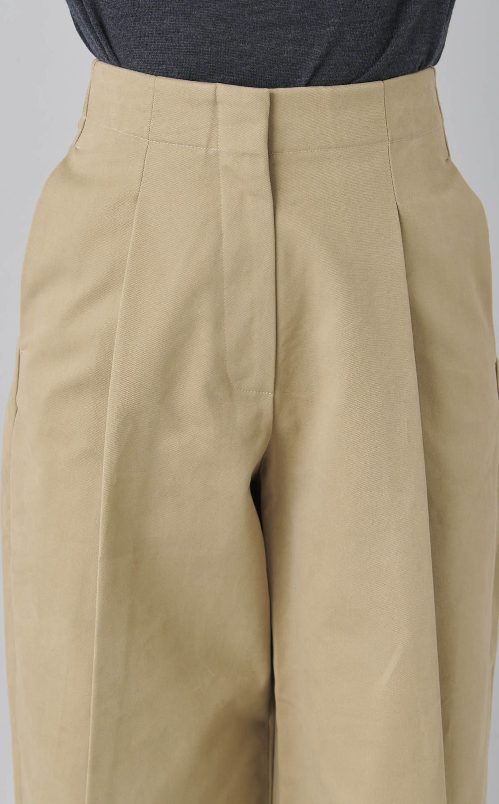 タッククロップドチノパンツ